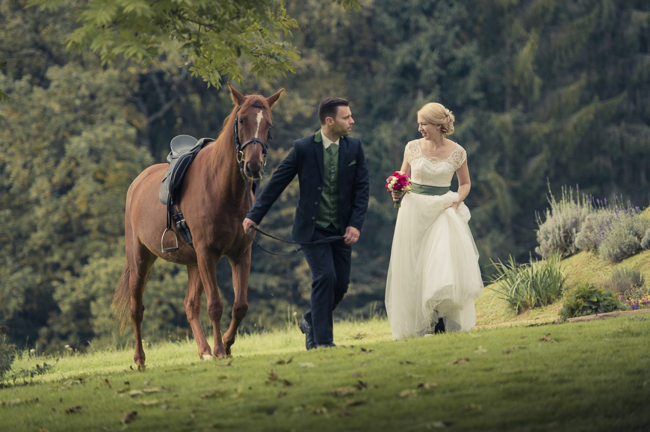 Brautpaar mit Pferden
