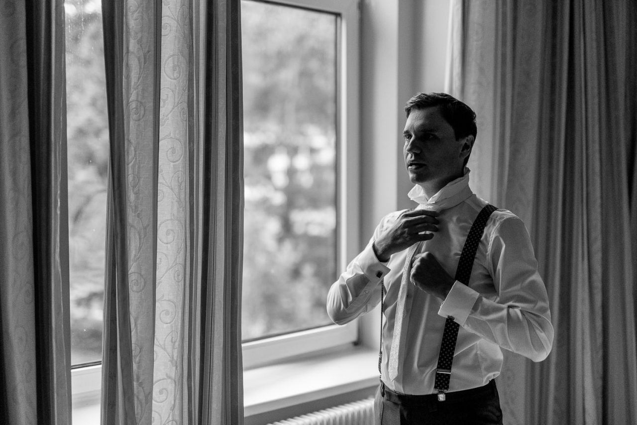 Bräutigam Getting Ready